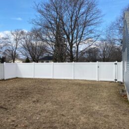 white picket fence in oak creek, dw fence, fence contractor in oak creek