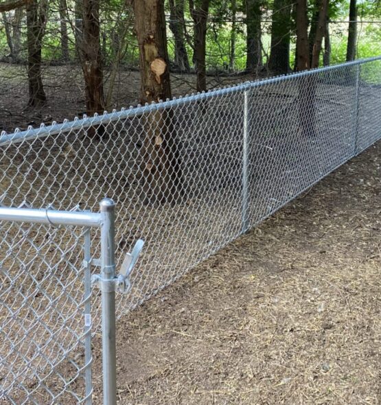 chain link fence in oak creek, oak creek fence installation, dw fence